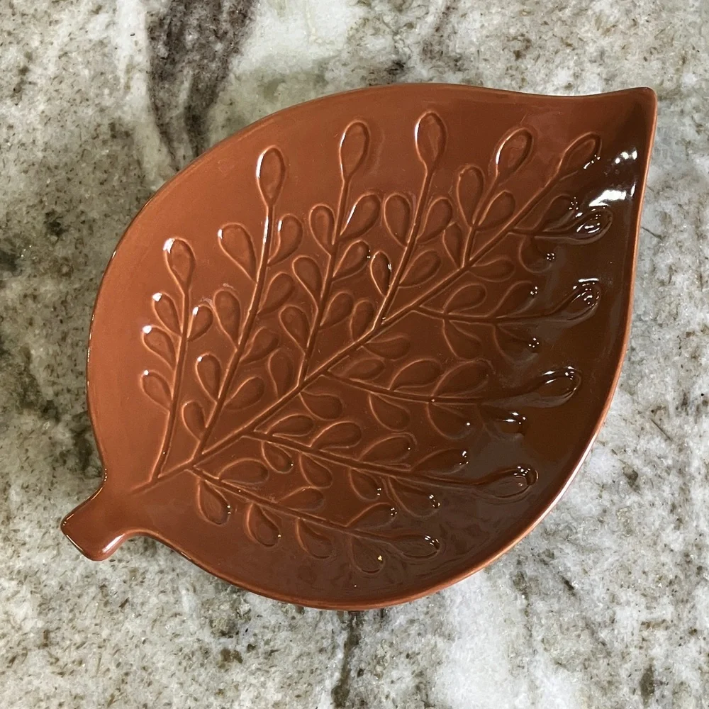 Crate & Barrel Autunno Appetizer Plates--Leaf Shaped Set of 4